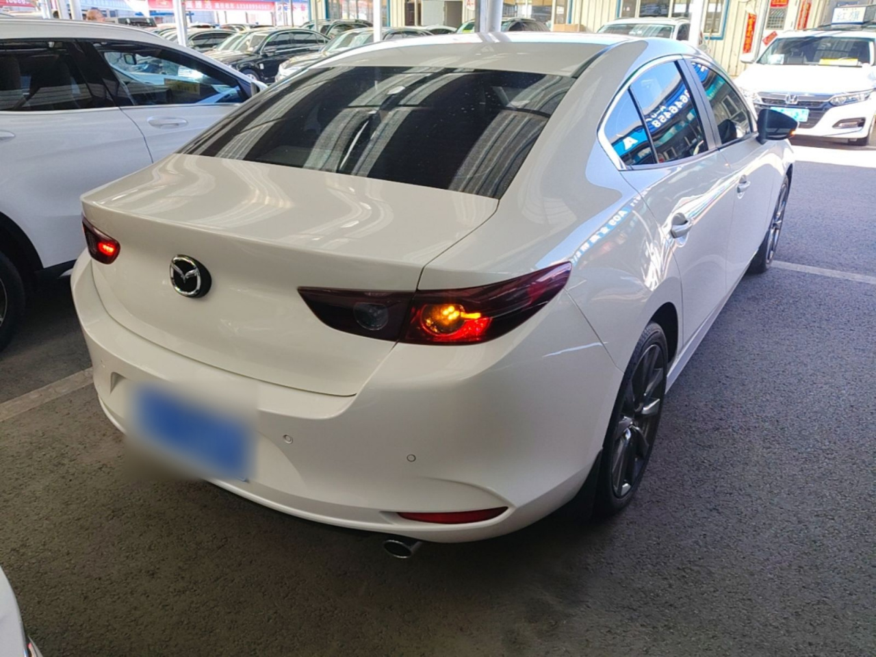 3 Axela 2023 2.0L AT photo 4