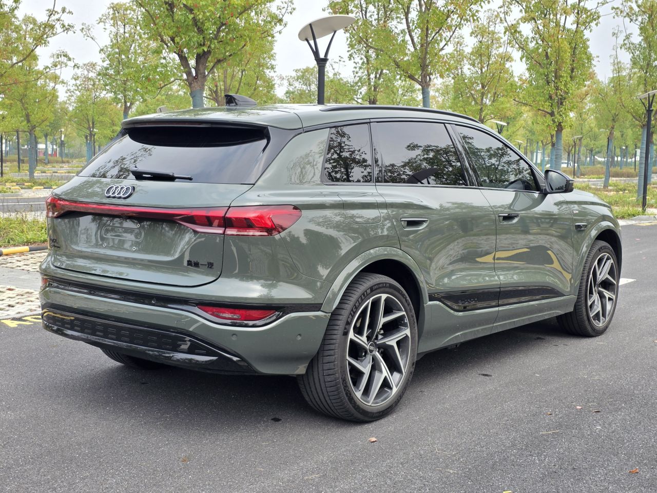 Q6L e-tron 2026 Pilot photo 4