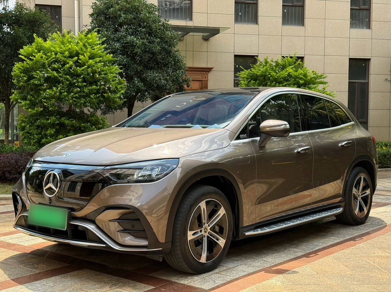 EQE SUV 2023 350 4MATIC photo 2