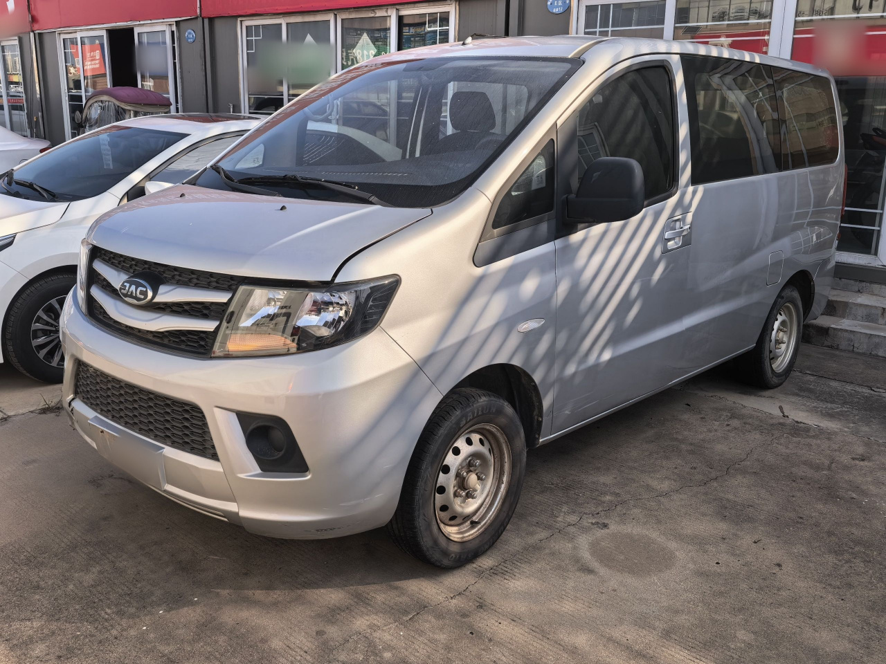 Refine M3 2018 1.6L 7-Seater