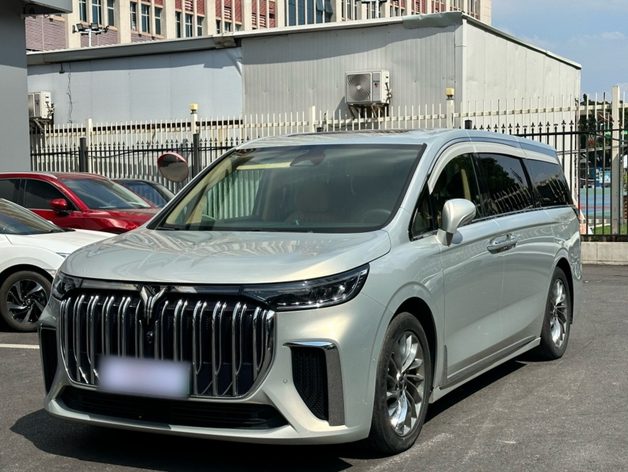 Voyah Dreamer 2024 PHEV Extended Range Flagship