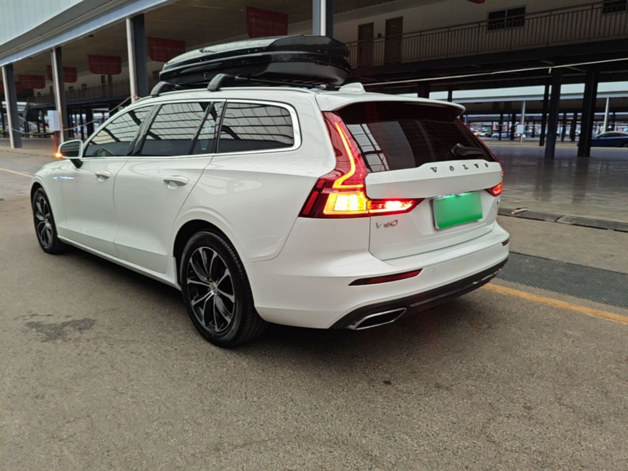 V60 2022 B4 Luxury photo 4