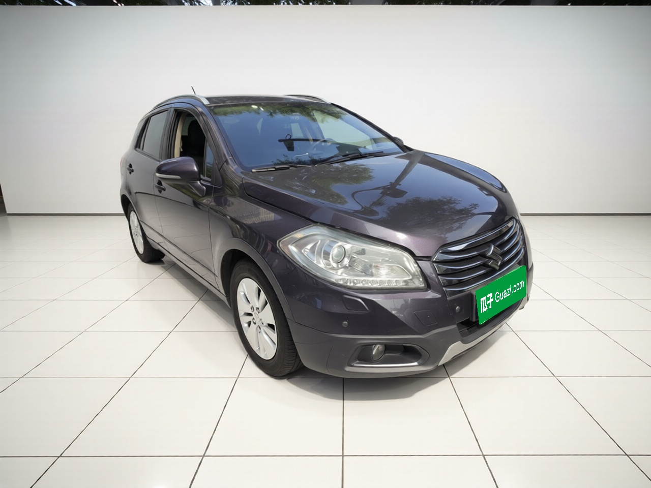 2015 1.6L CVT RWD Elite photo 3