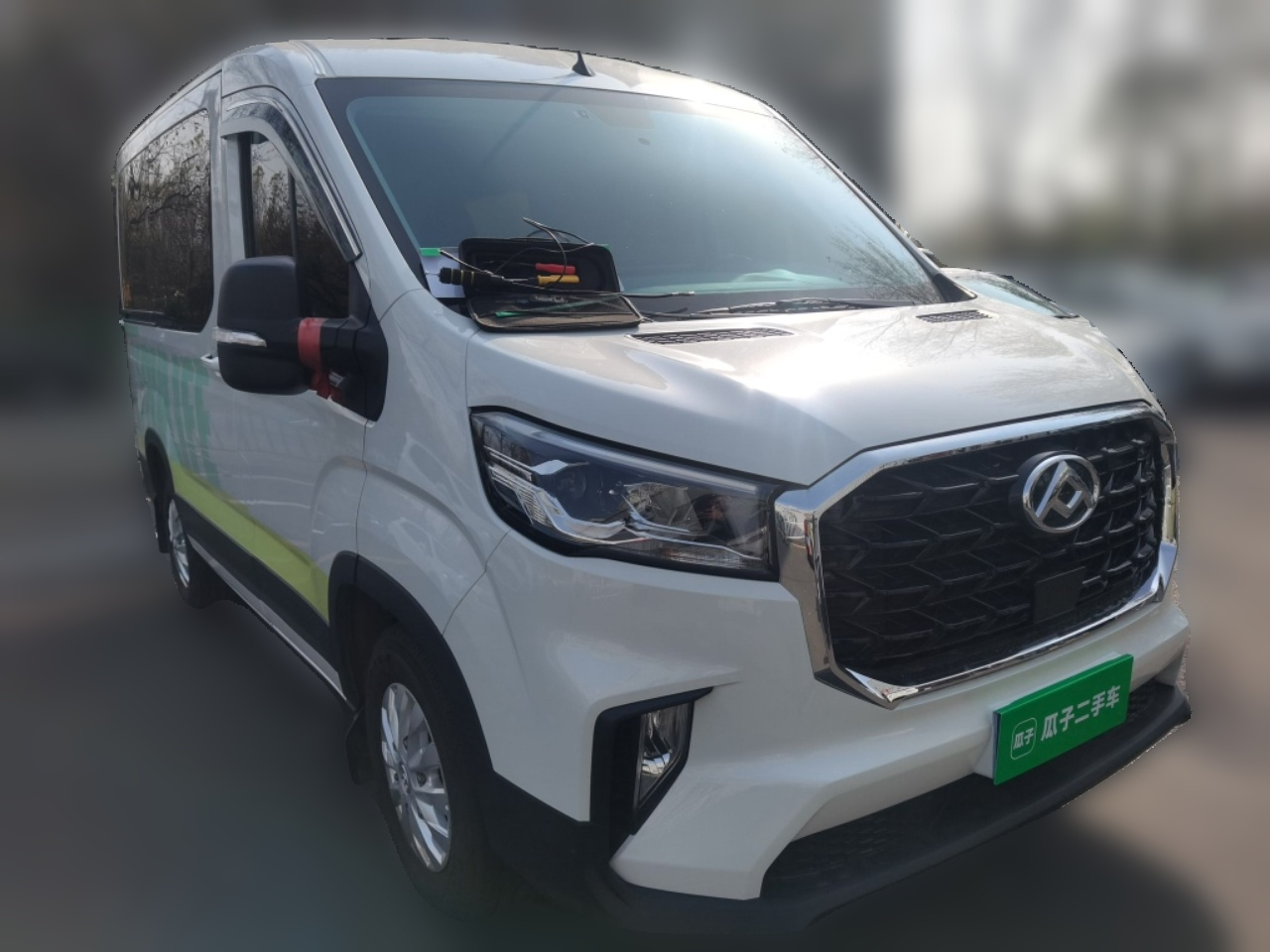 MAXUS V90 2024 2.0T AT FWD Short Wheelbase 5/6-Seater photo 3