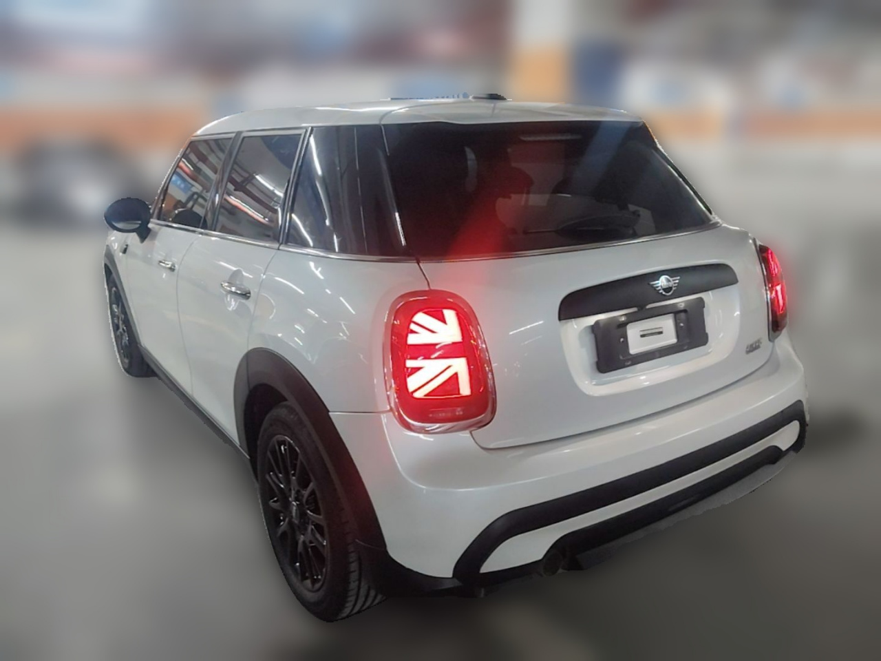 2023 1.5T ONE 5-Door photo 4