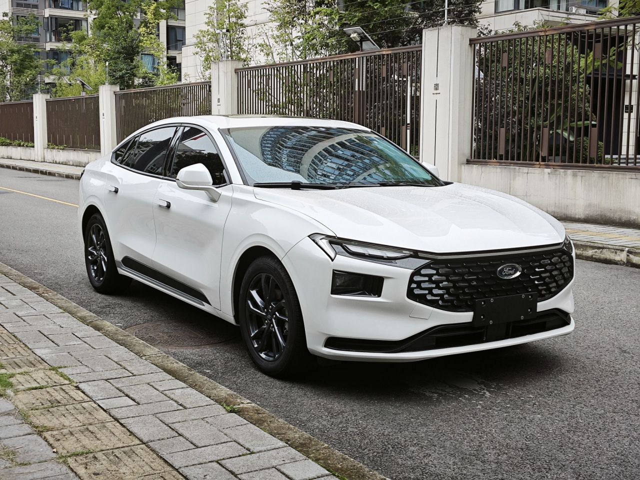 Mondeo 2025 1.5T EcoBoost Luxury photo 3