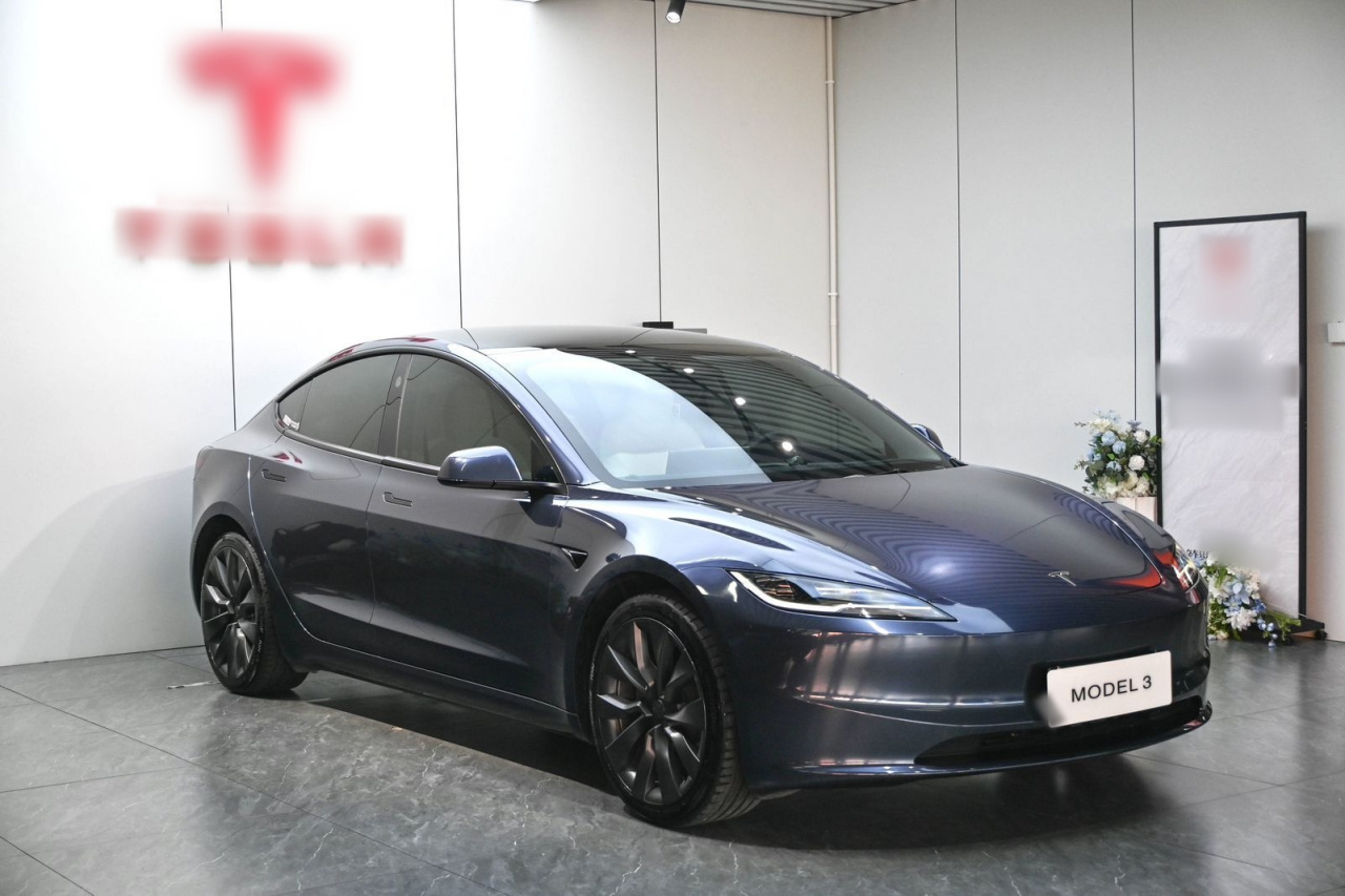 Model 3 2023 Long Range AWD photo 3