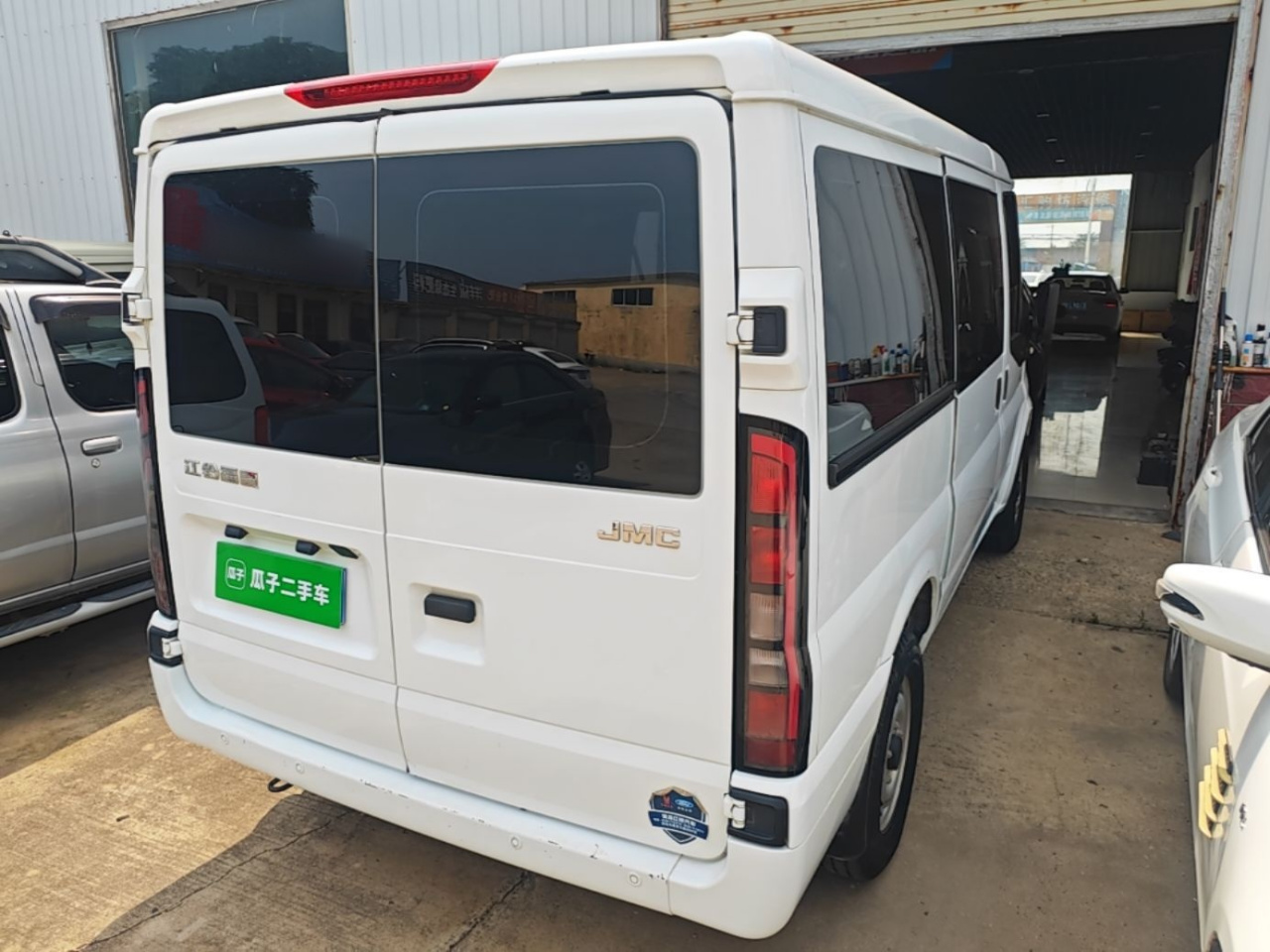 2023 2.0T MT Short Wheelbase 6-Seater photo 4