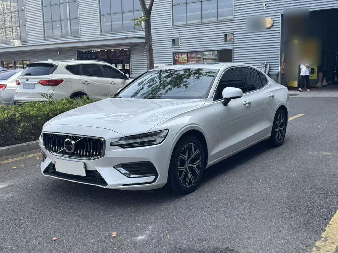 S60 2025 B4 Luxury