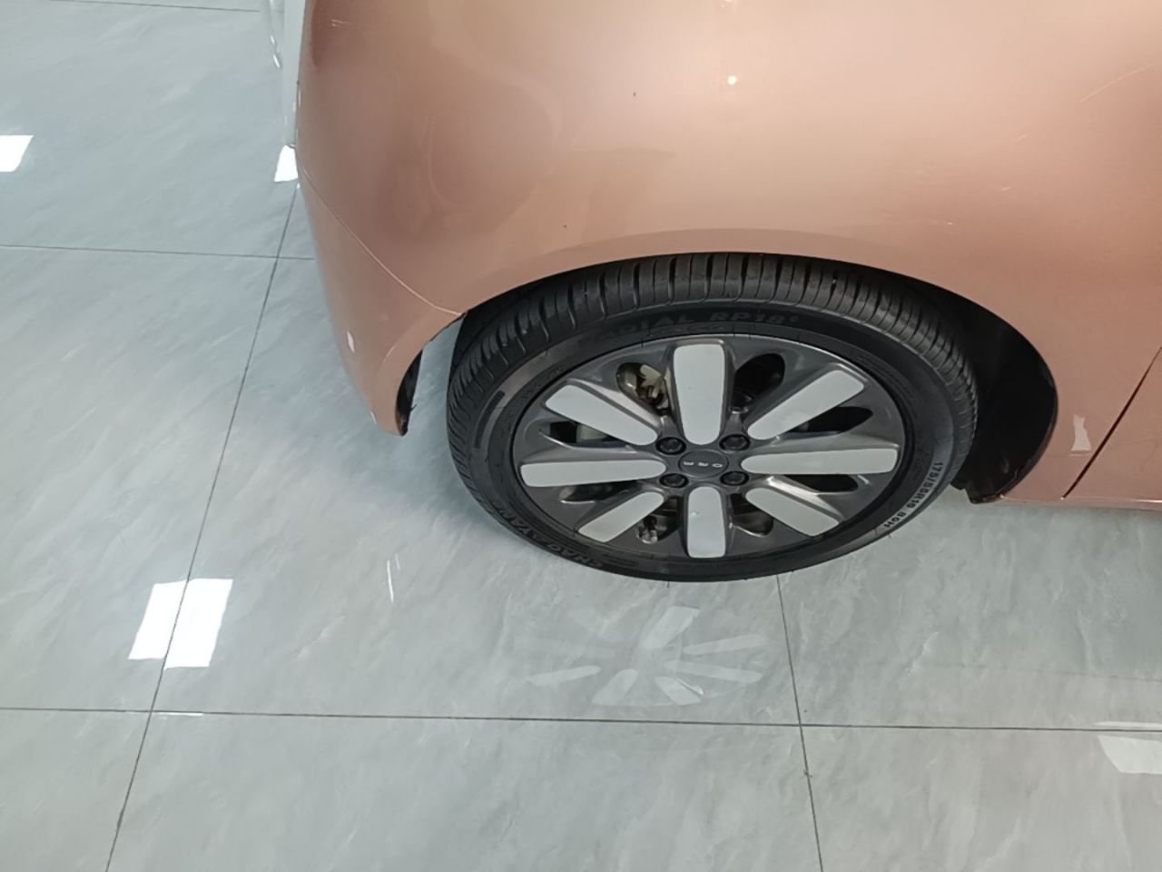 2021 351km Luxury photo 3