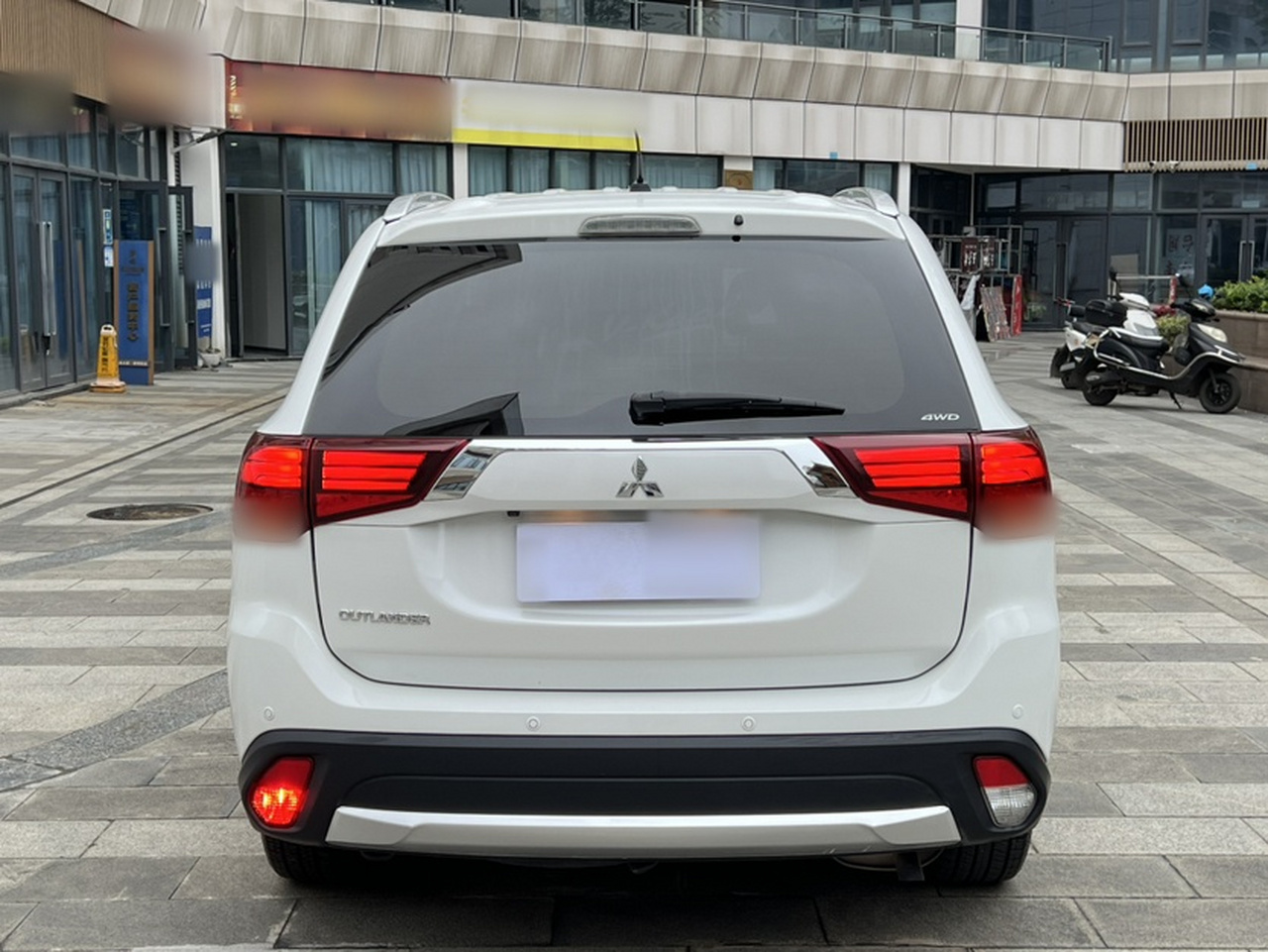 Outlander Imported 2016 2.4L AWD Elite 5-Seater photo 2