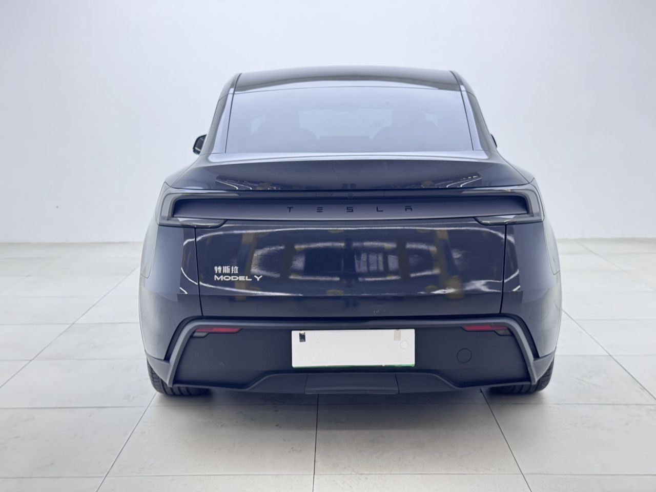 Model Y 2025 RWD photo 5