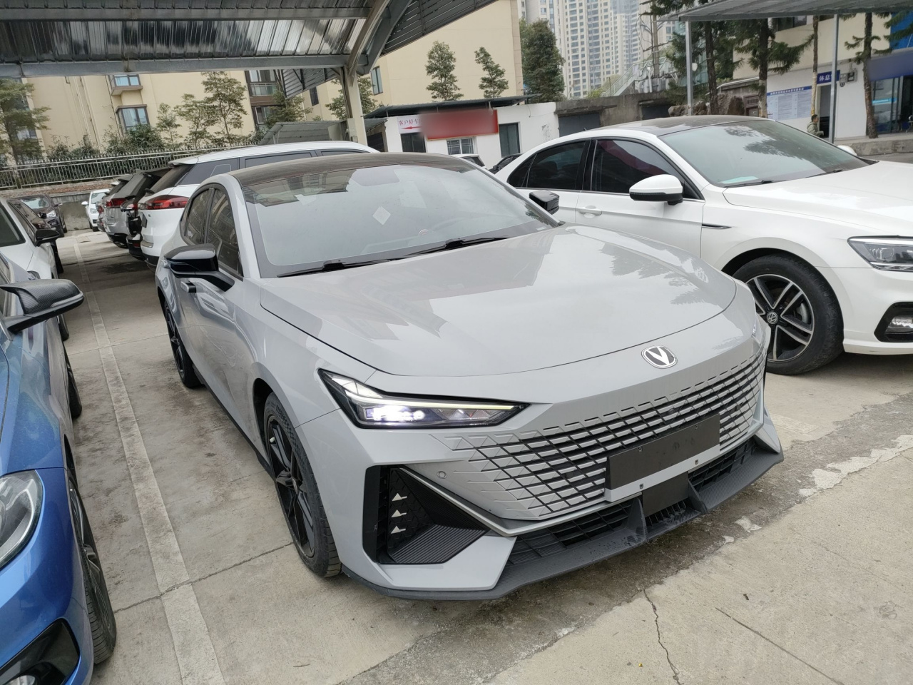 UNI-V 2022 1.5T Premium photo 3