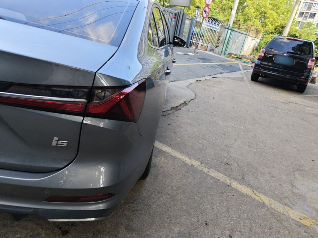 i5 2023 1.5L CVT Luxury photo 4
