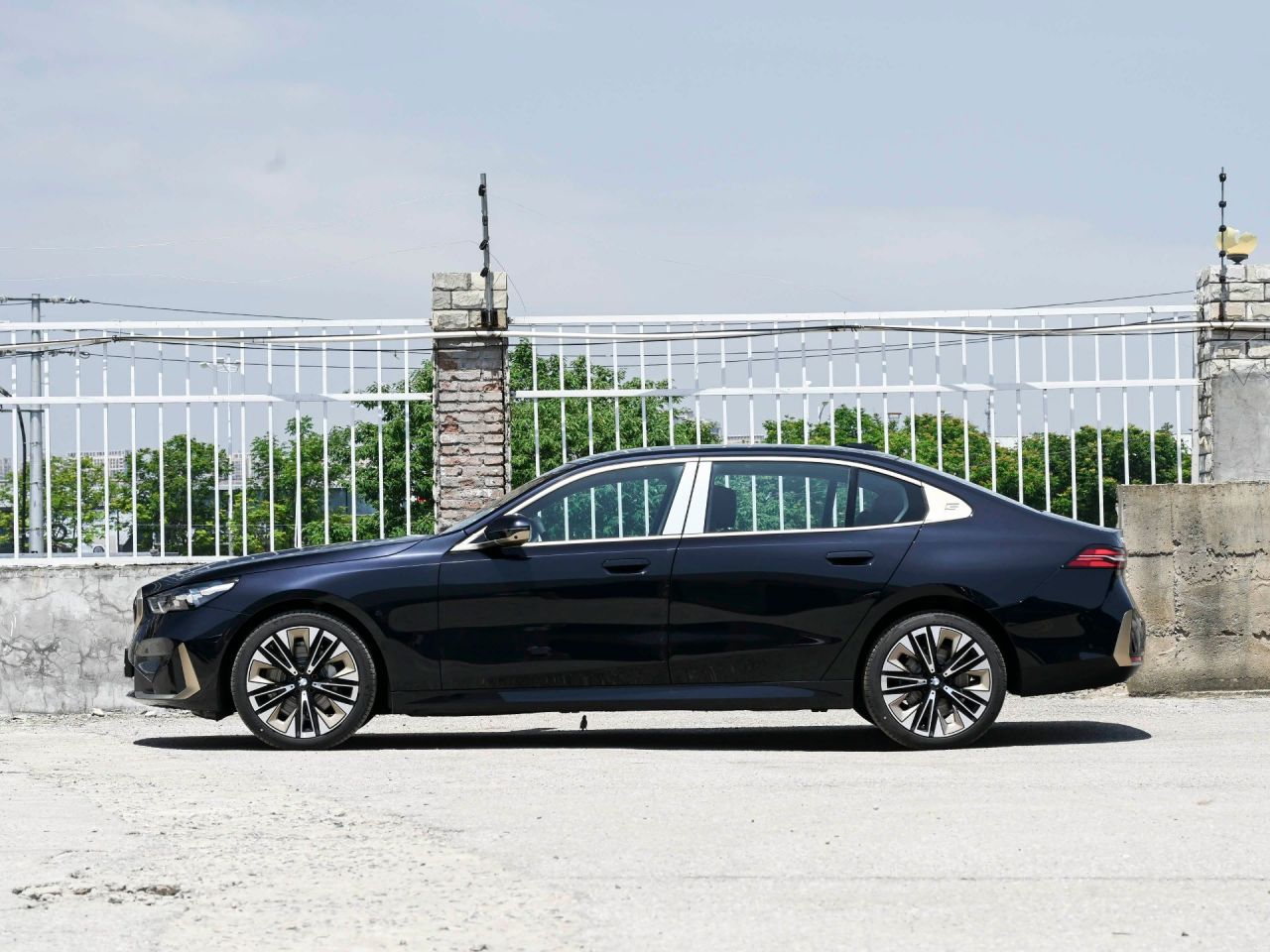 5 Series 2026 Facelift 530Li Exclusive Luxury photo 4