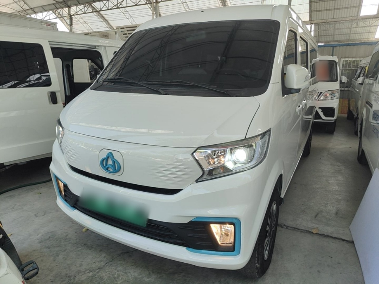 Kuayue V7 EV 2025 322km Luxury 6-Seater 2C 50.23kWh