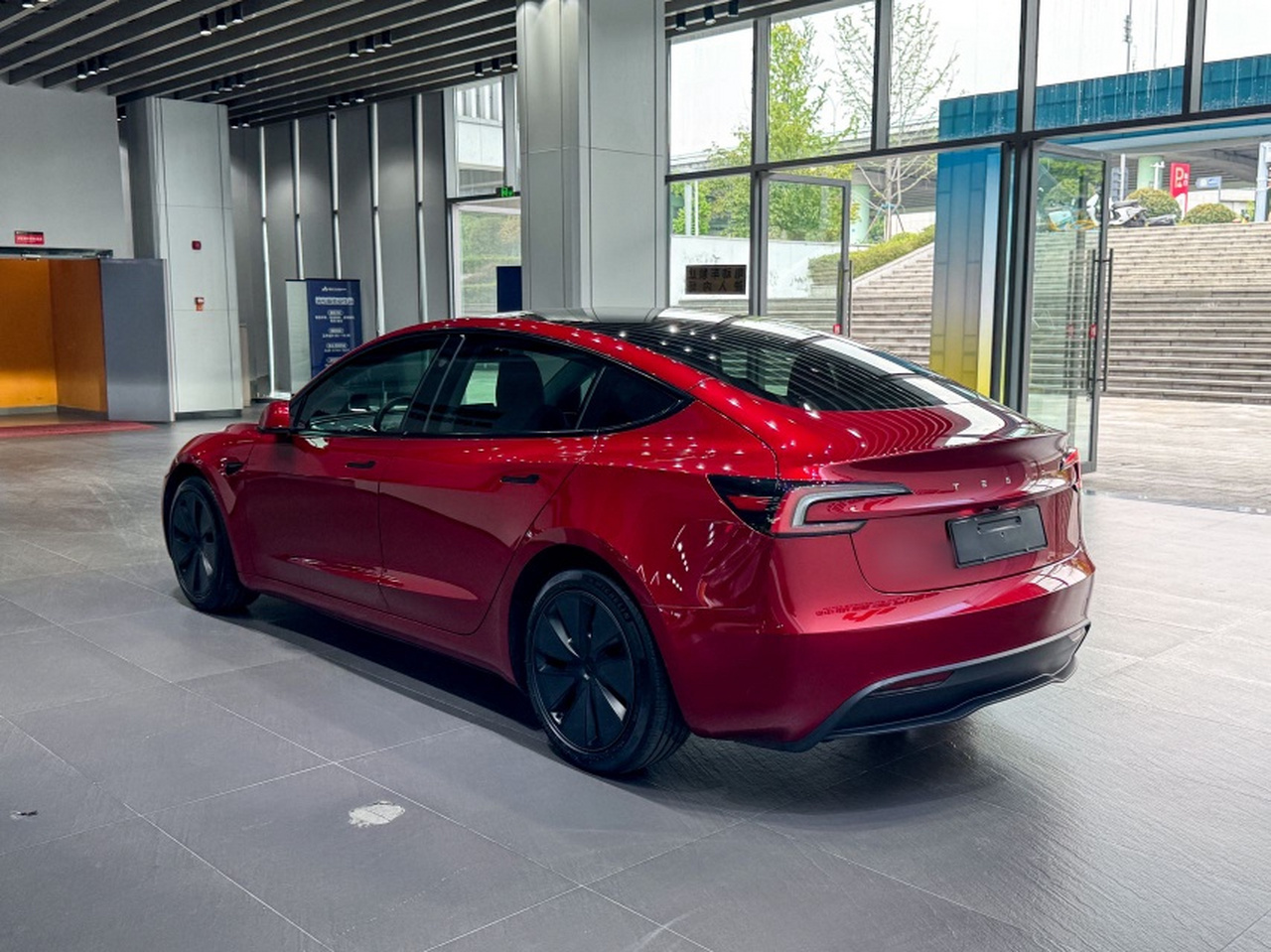 Model 3 2023 Long Range AWD photo 3
