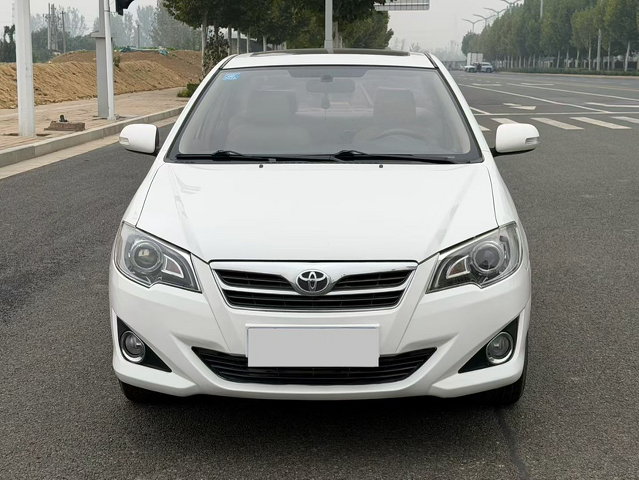 2013 1.6L AT Excellence photo 3