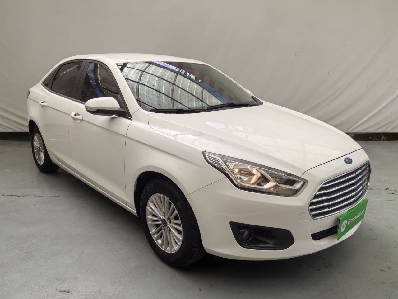 Escort 2015 1.5L MT Comfort photo 2