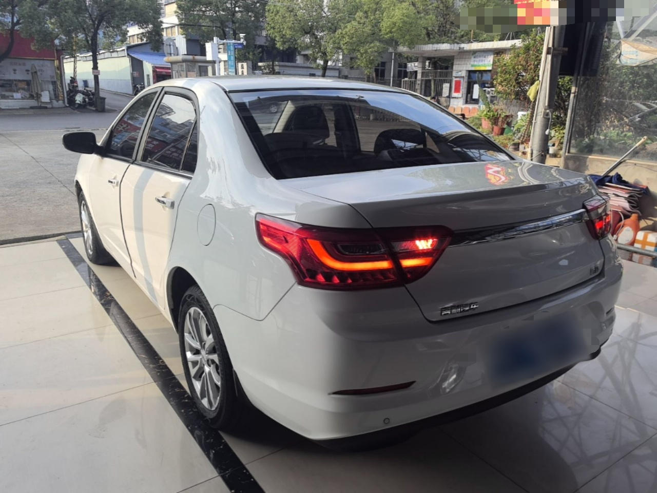 Vision 2020 1.5L CVT photo 4
