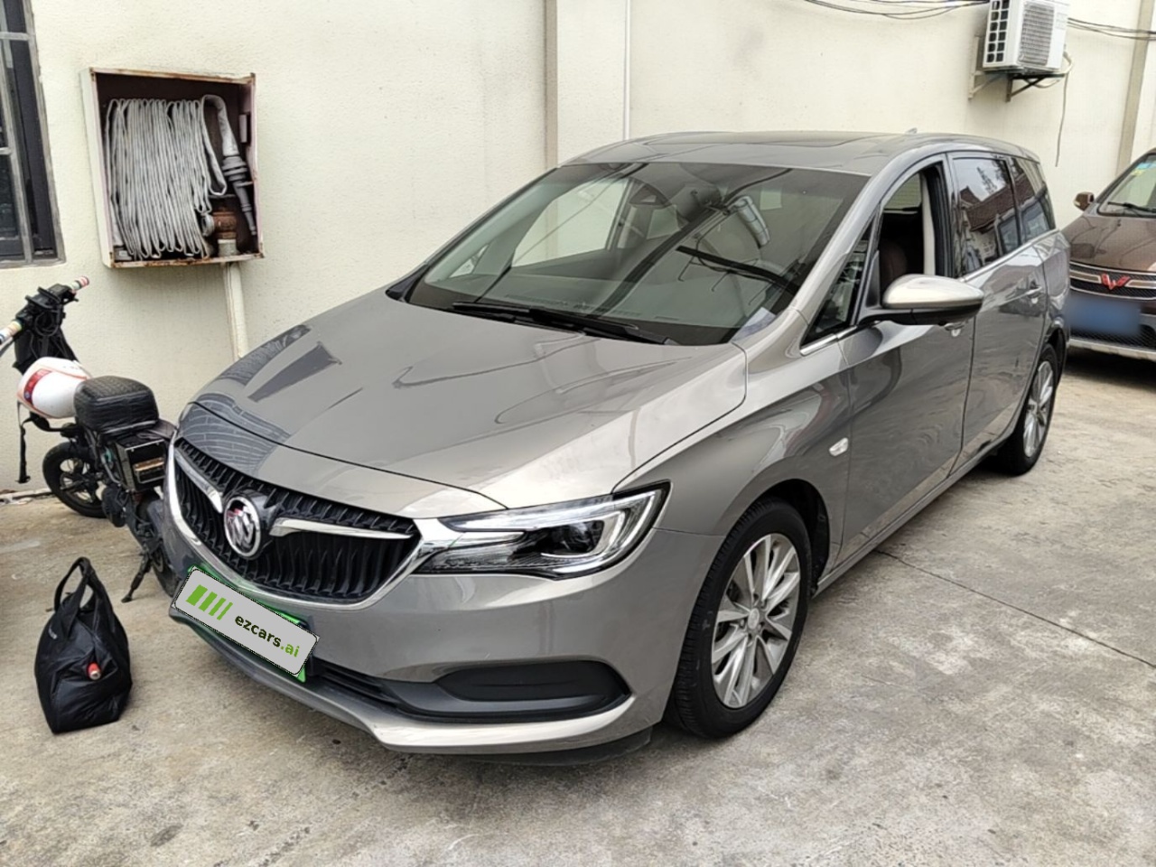 GL6 2019 18T 6-Seater Luxury China VI