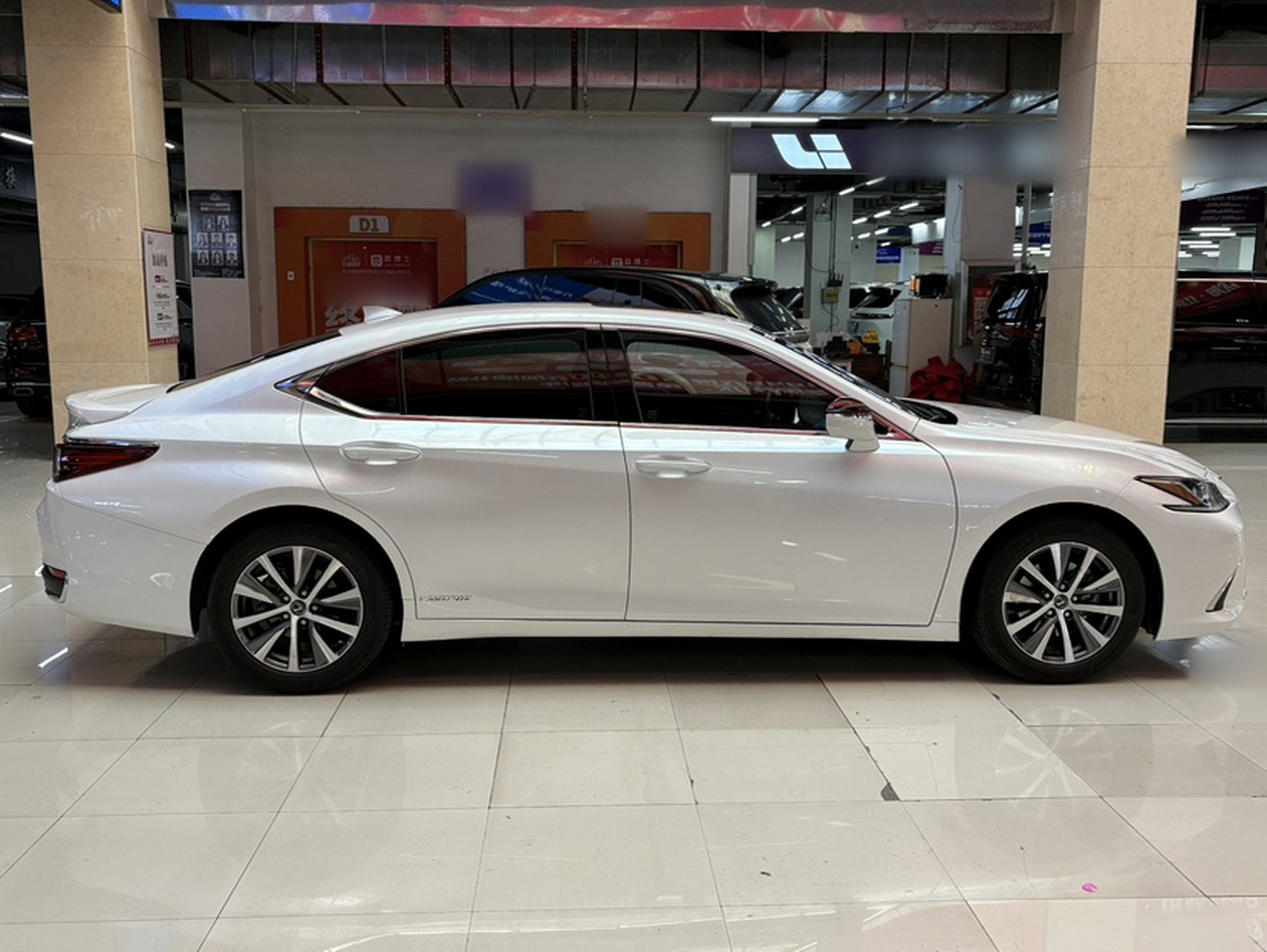 ES 2018 300h Excellence China VI photo 2