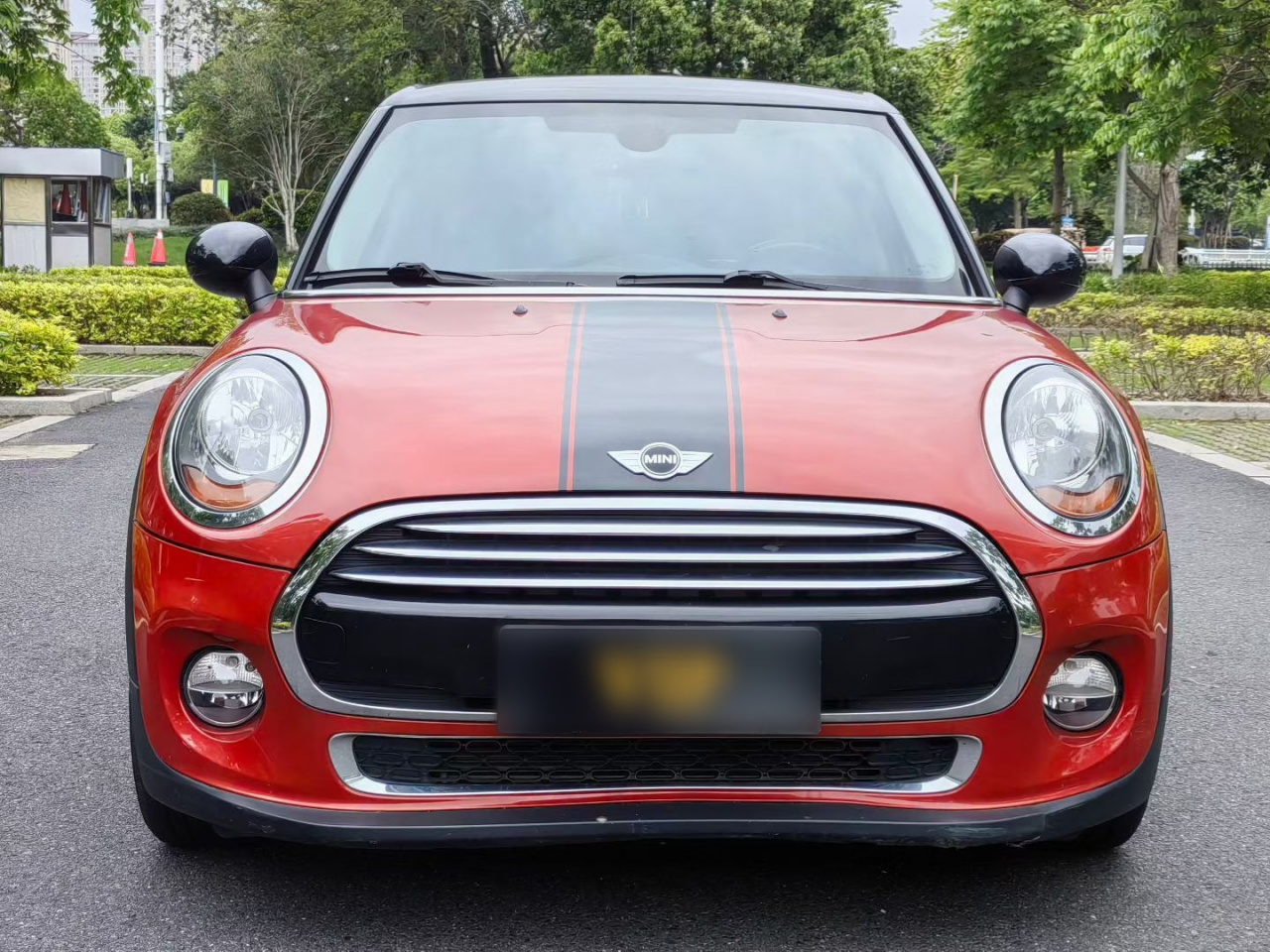 2016 1.5T COOPER 5-Door photo 2