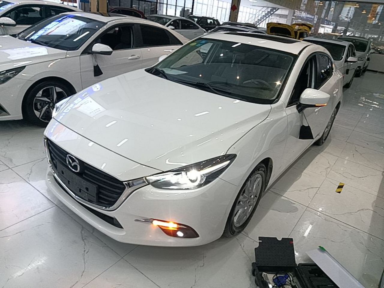 3 Axela 2017 Sedan 1.5L AT Luxury China V