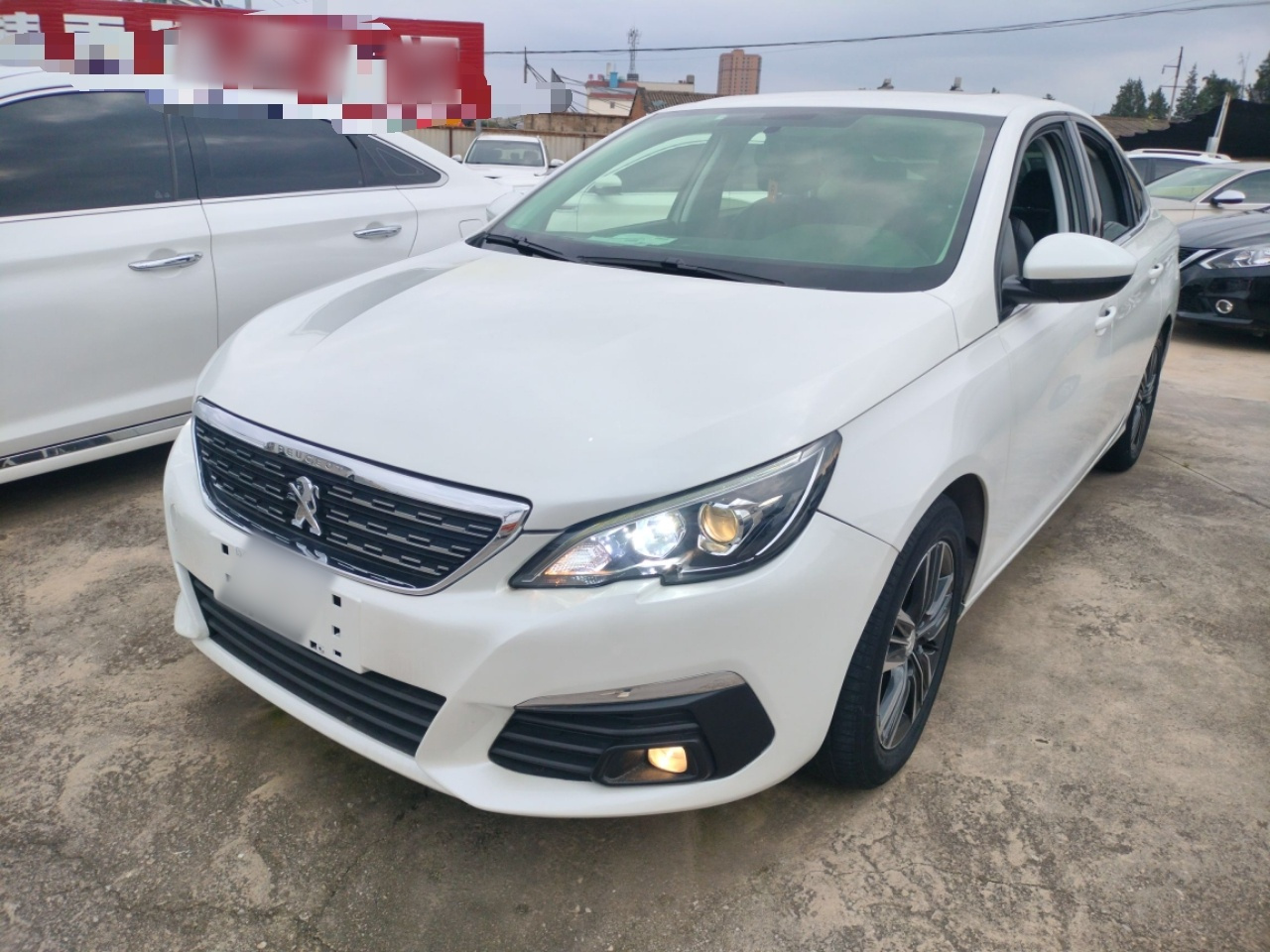 308 2018 230THP AT Luxury