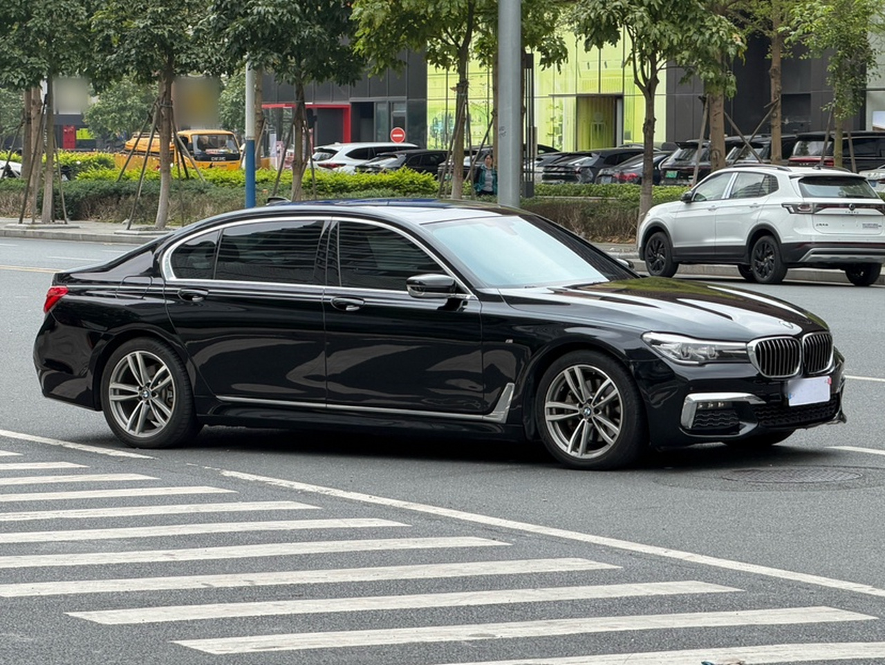 7 Series 2018 730Li Leading M Sport Package photo 4