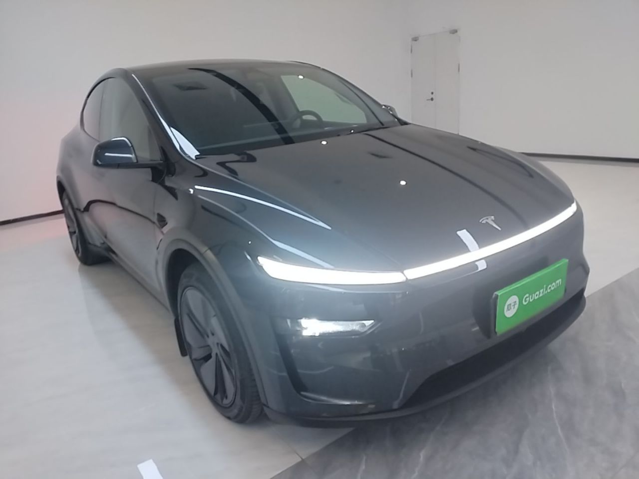 Model Y 2025 RWD photo 5