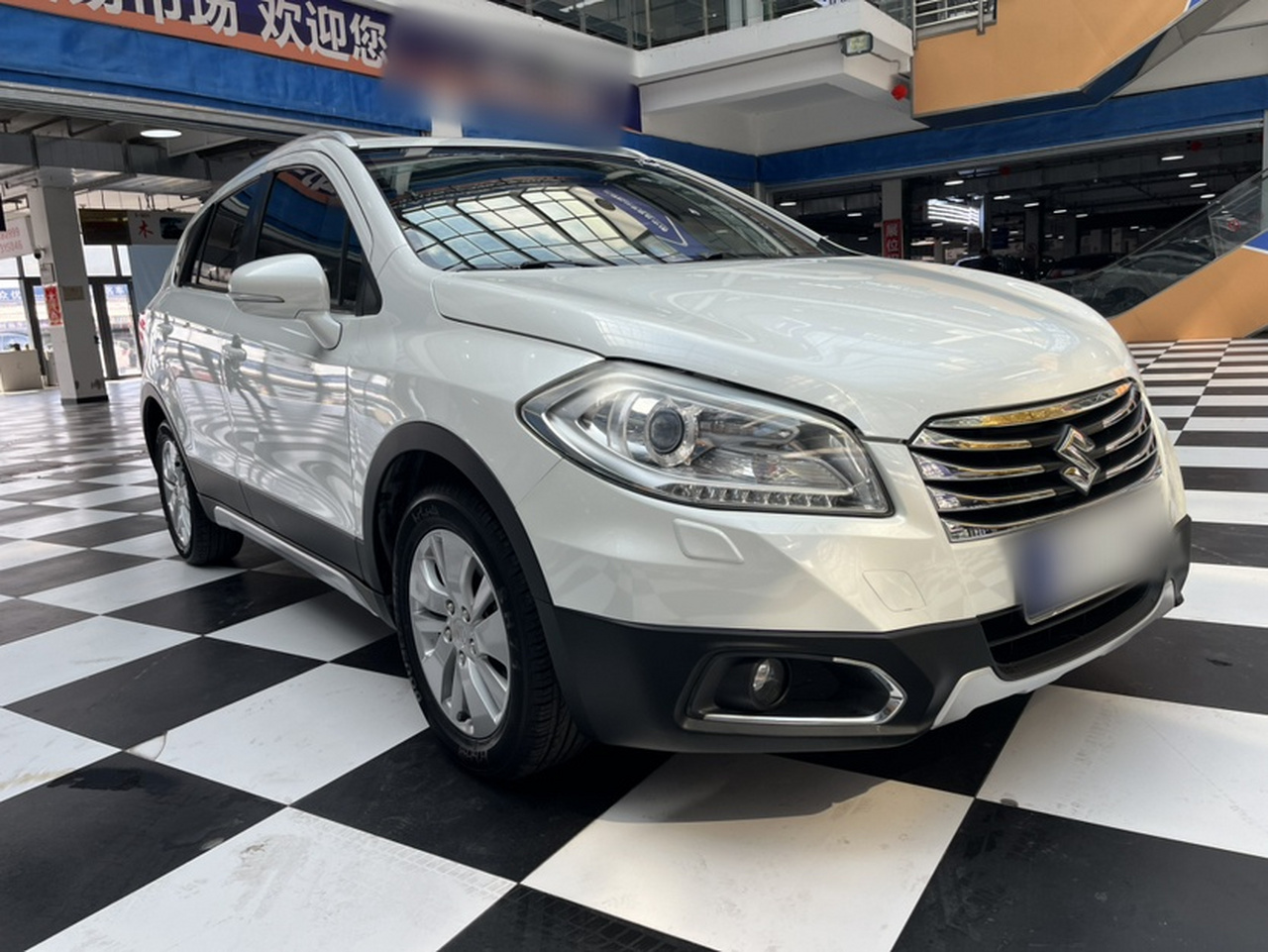 2014 1.6L CVT RWD Elite photo 3