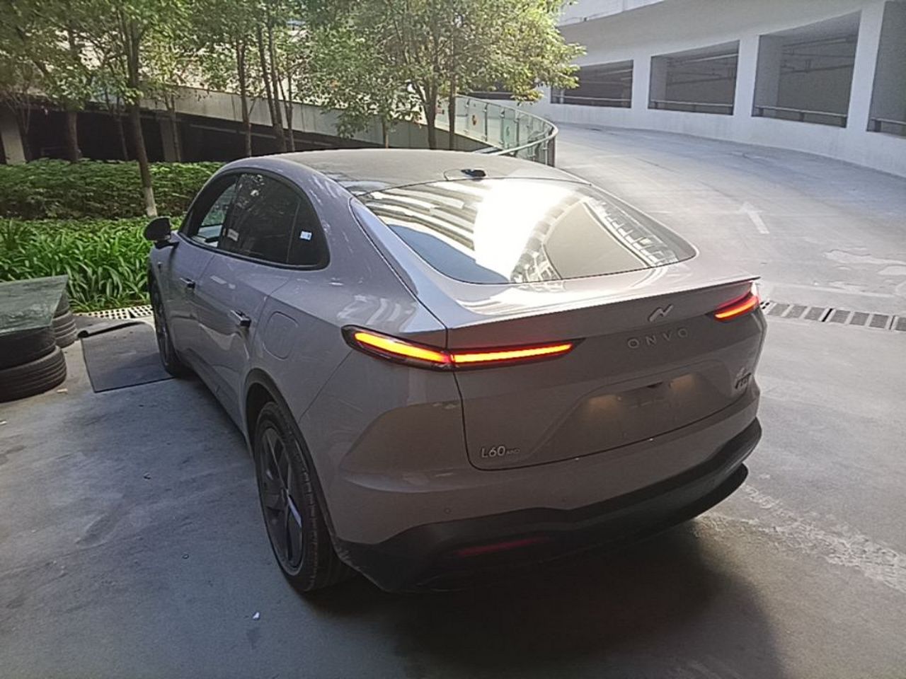 L60 2024 60kWh AWD photo 4