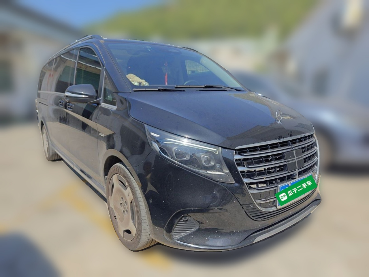 V-Class 2024 V 300 L Long Wheelbase Luxury photo 3