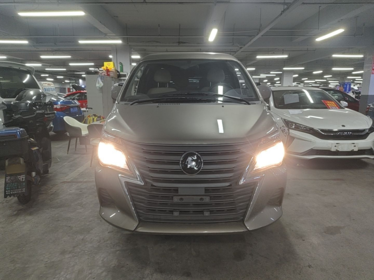 Lingzhi 2023 M5L 1.6L 7-Seater photo 2