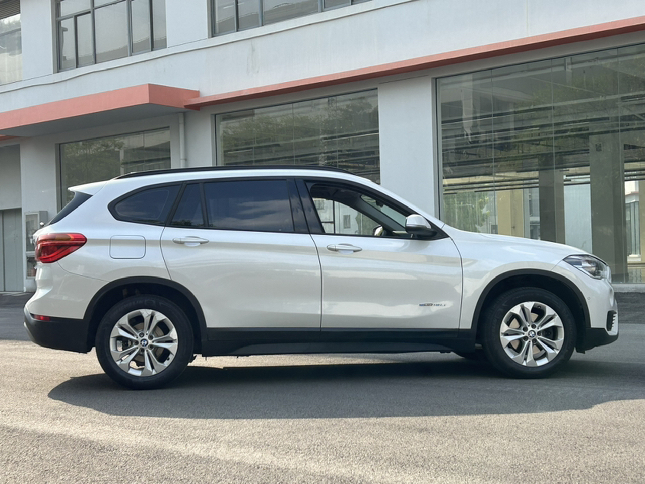 X1 2016 sDrive18Li Exclusive photo 5