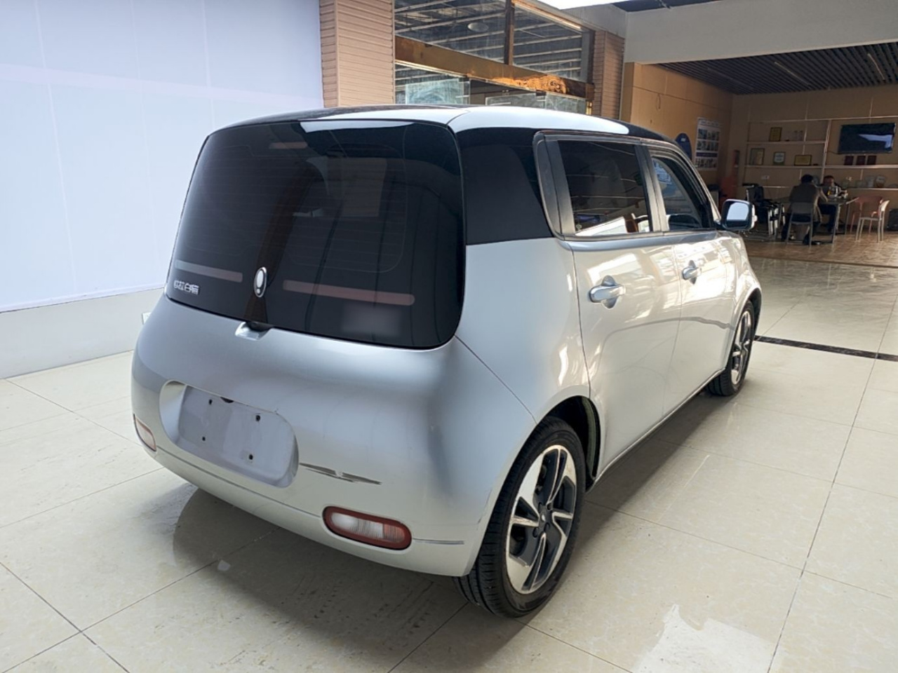 2020 305km Luxury photo 4