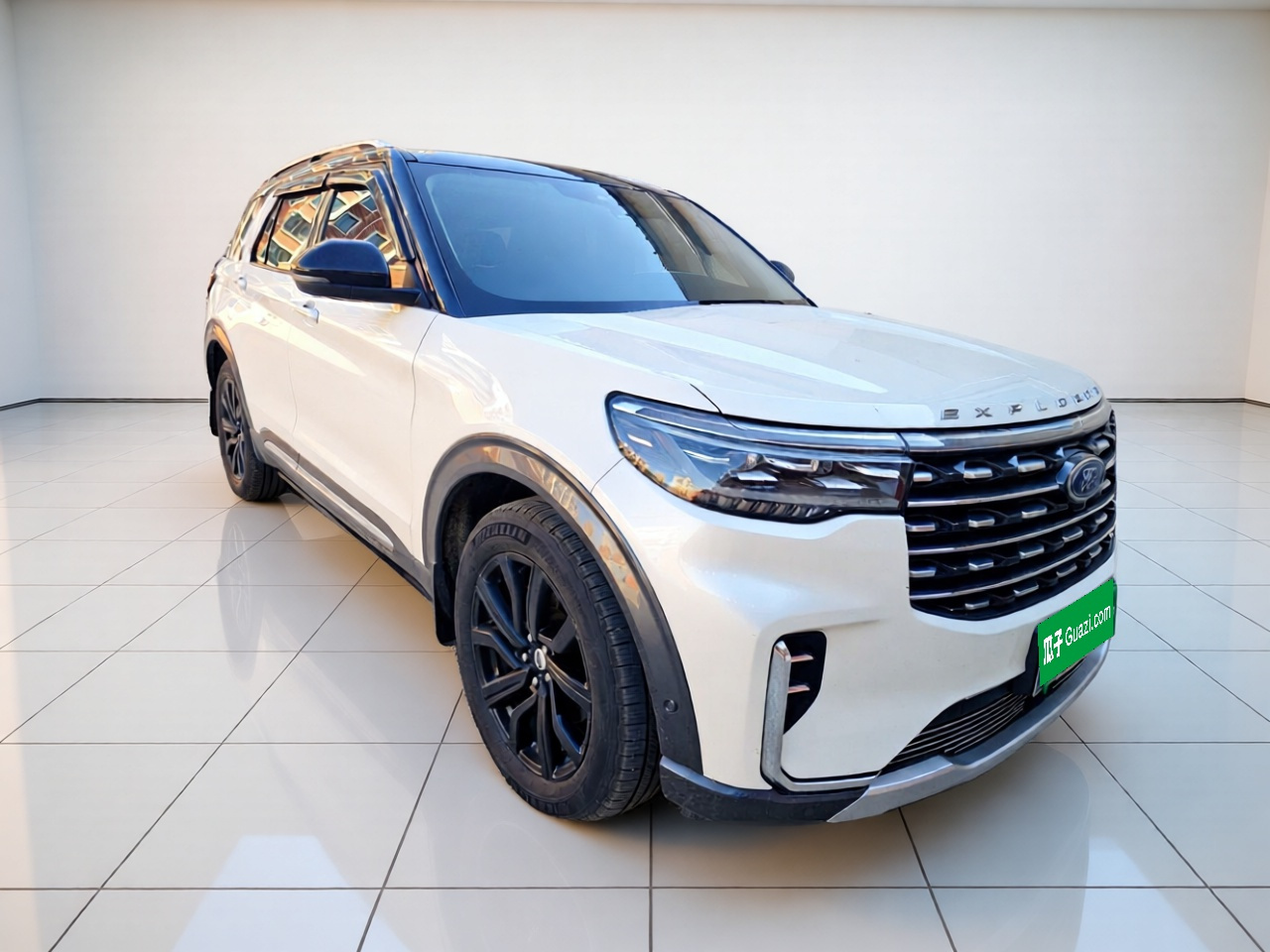 Explorer 2023 EcoBoost 285 AWD Titanium 6-Seater photo 3