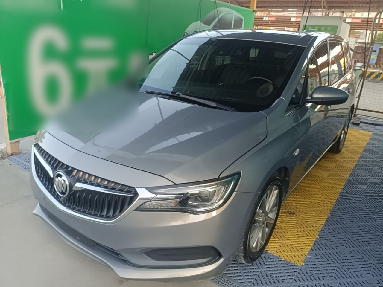 GL6 2019 18T 6-Seater Luxury China VI