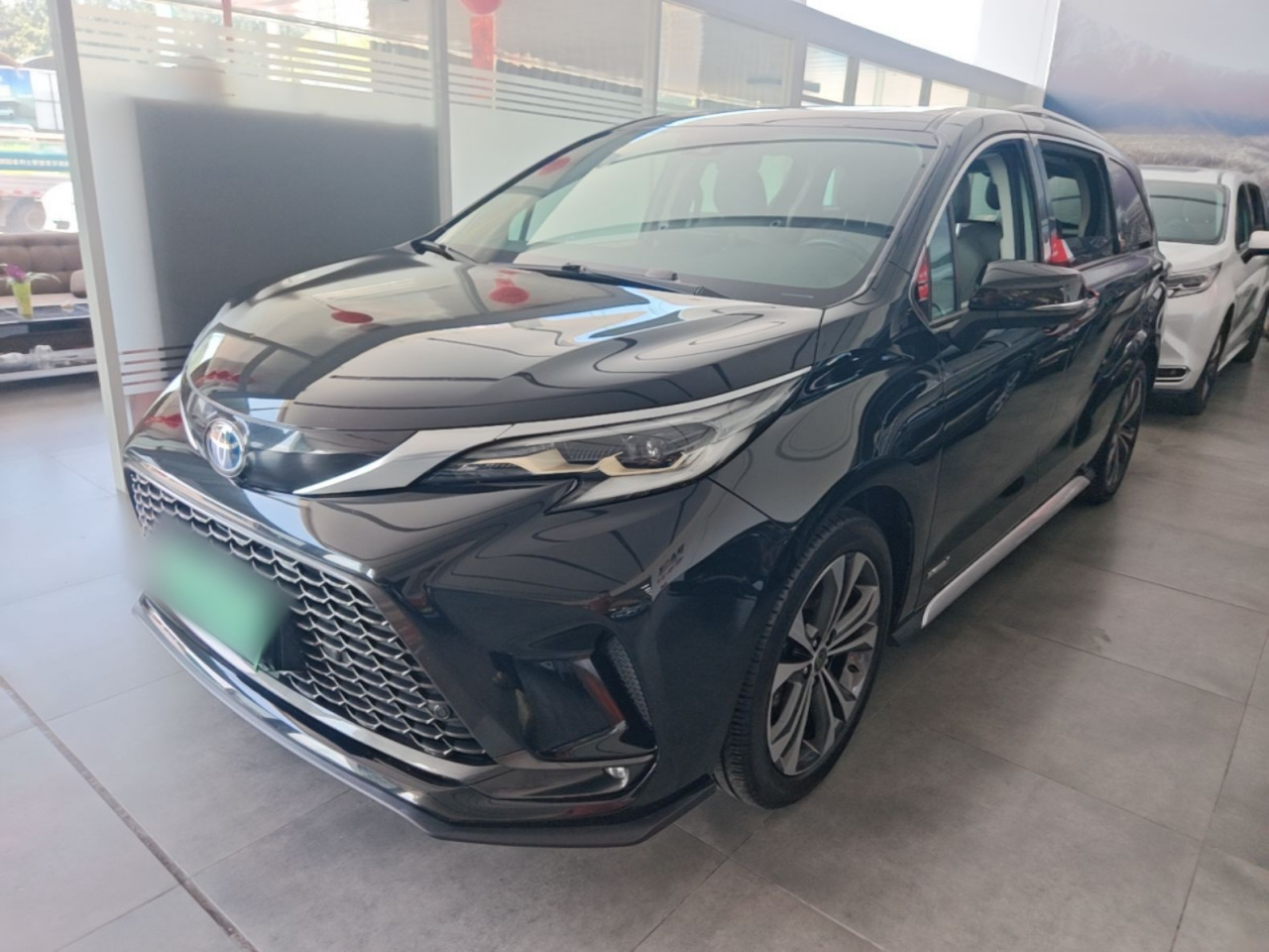 Granvia 2023 2.5L Hybrid Premium PLUS