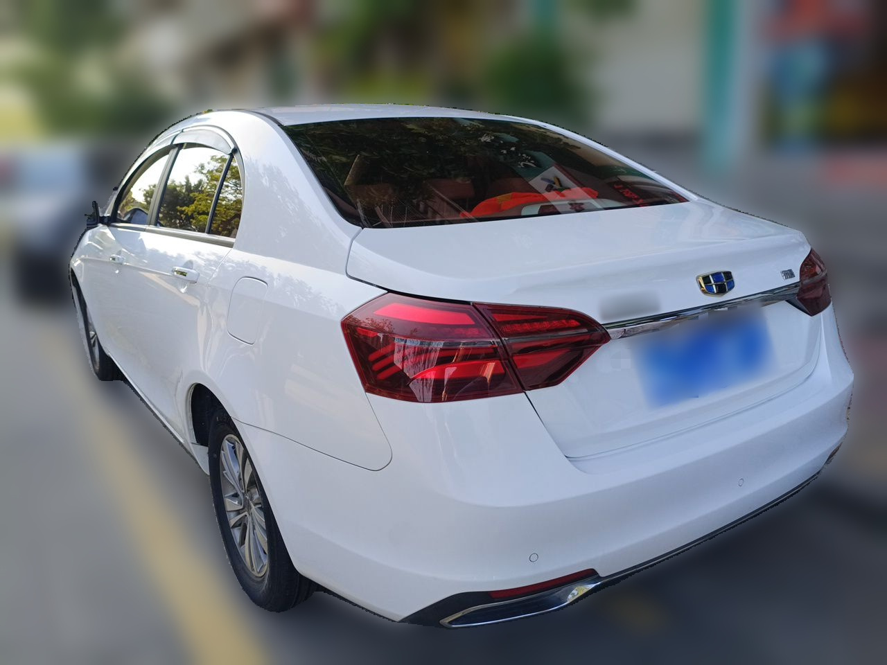 Emgrand 2018 1.5L CVT Luxury photo 4