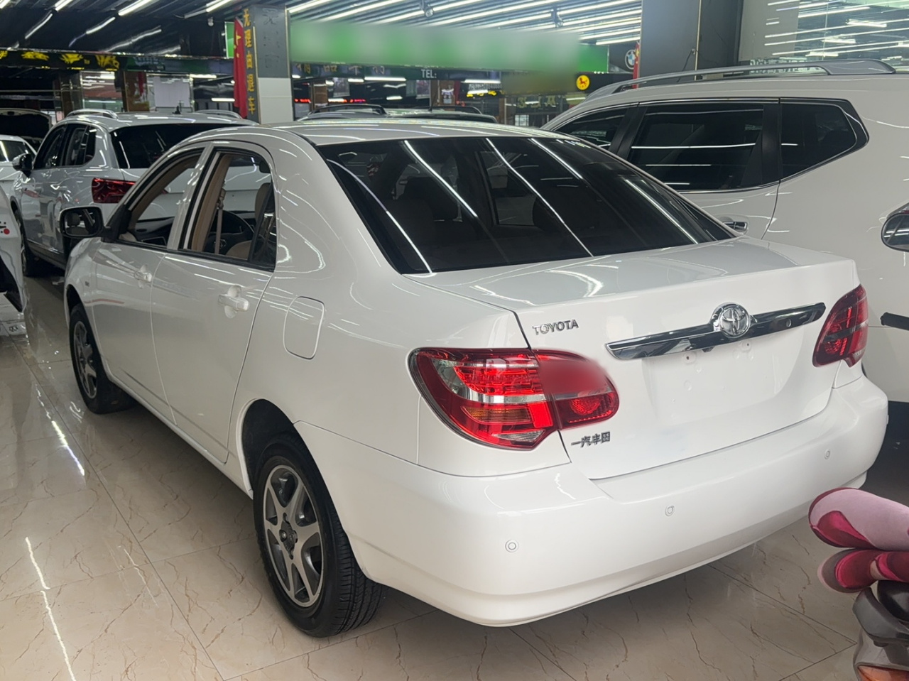 2013 1.6L AT Luxury photo 4