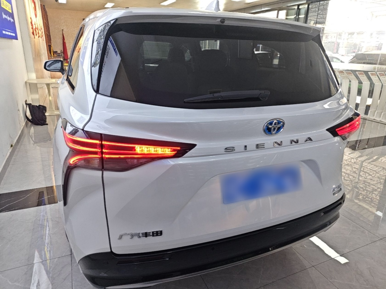 Sienna 2021 2.5L Hybrid Premium photo 3