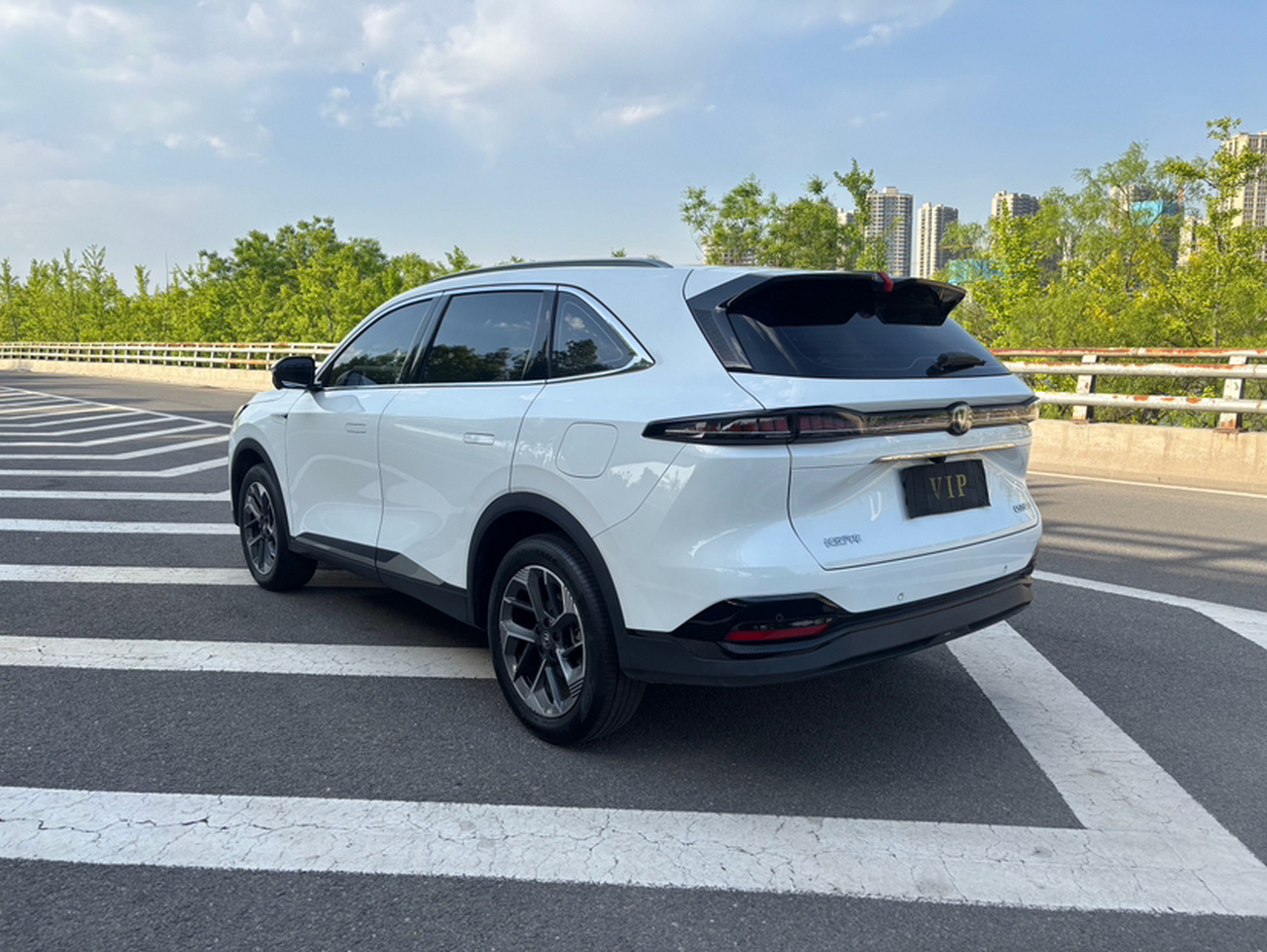 CS75 PLUS 2025 4th Gen 1.5T photo 2