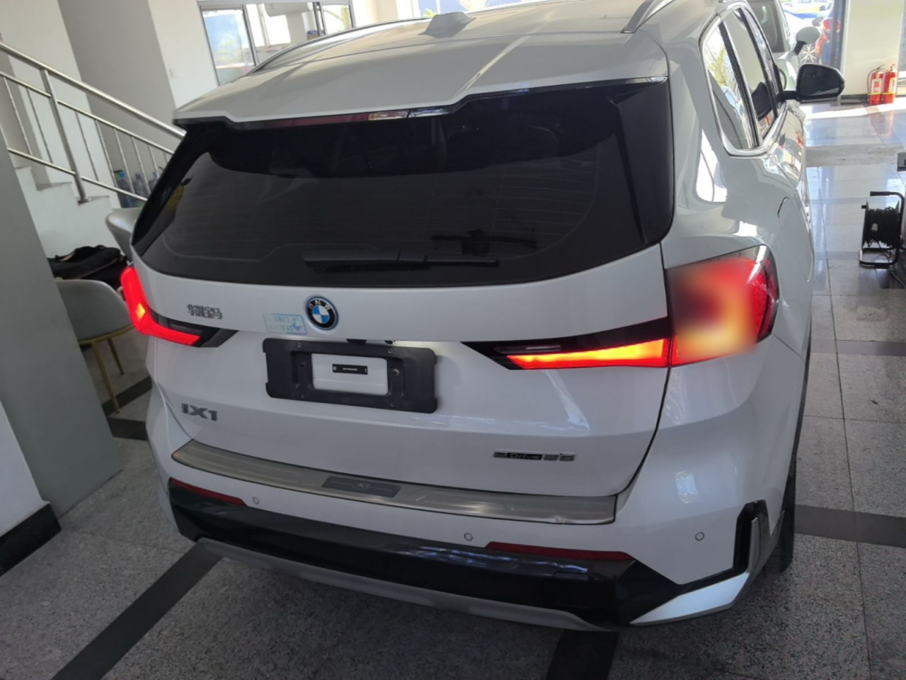 iX1 2023 eDrive25L X Design Package photo 5