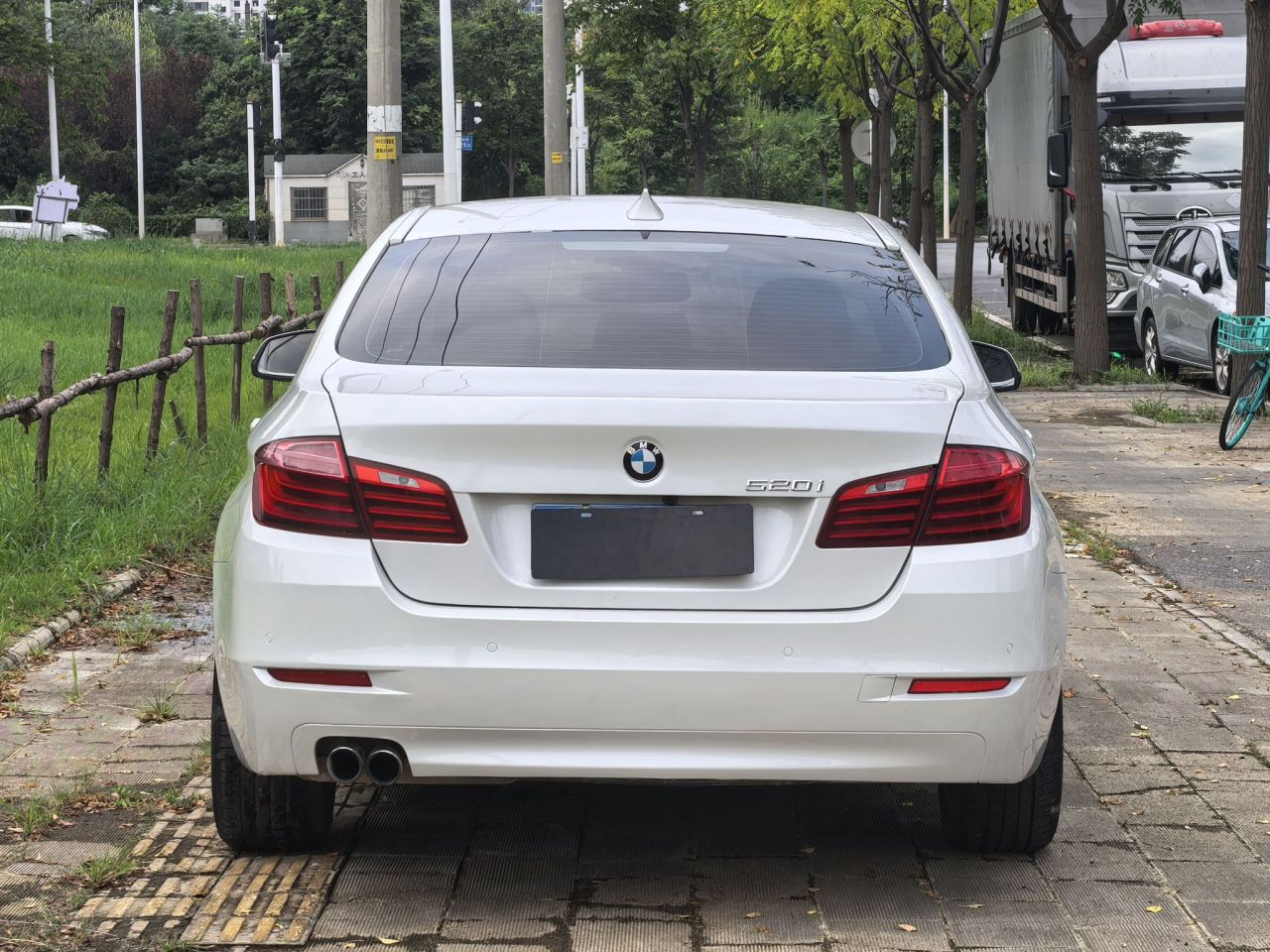 5 Series Imported 2015 520i photo 3