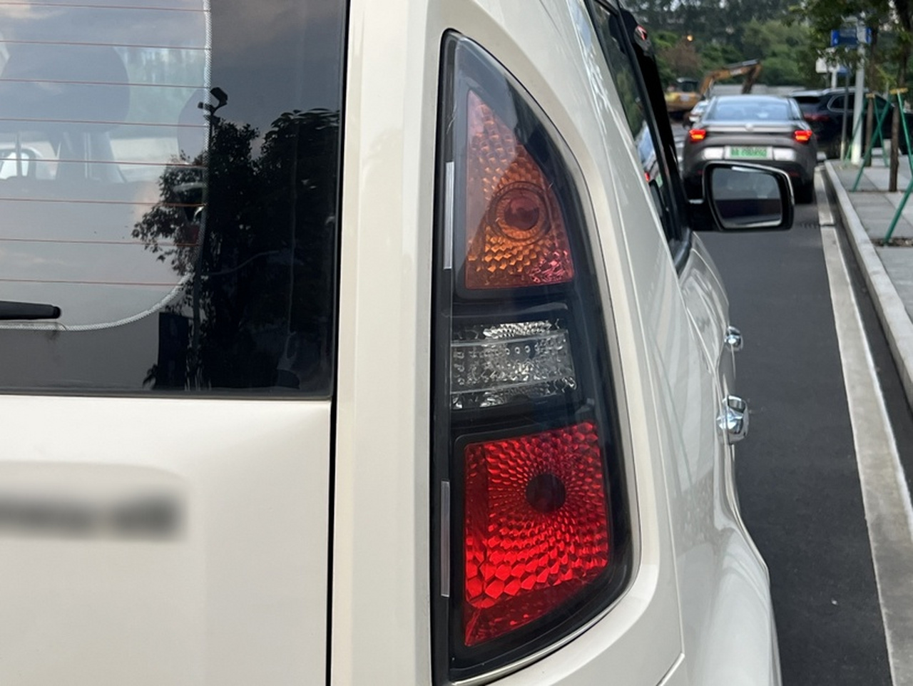 2012 1.6L AT GLS photo 3