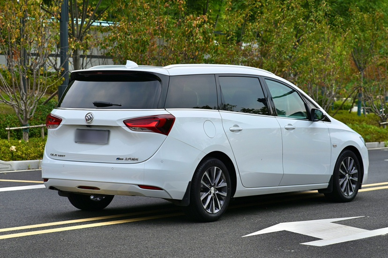 GL6 2021 323T Mild Hybrid Premium photo 2
