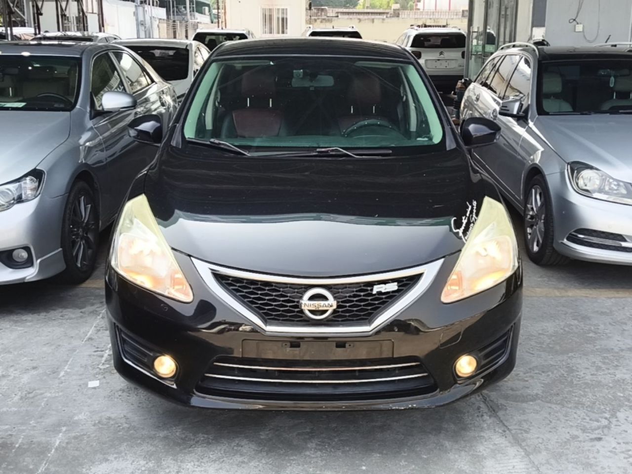 Tiida 2011 1.6L CVT Comfort photo 2