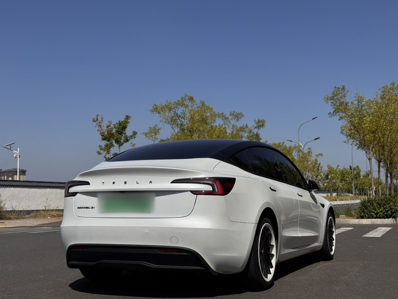 Model 3 2023 Long Range AWD photo 4